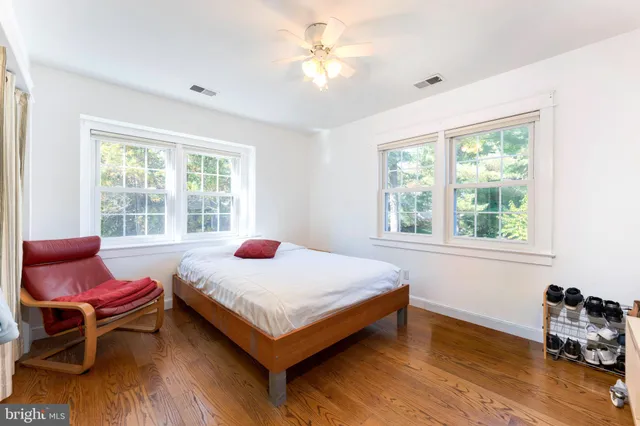 $675,000 | 9841 Meadowcroft Lane, Montgomery Village, MD 20886