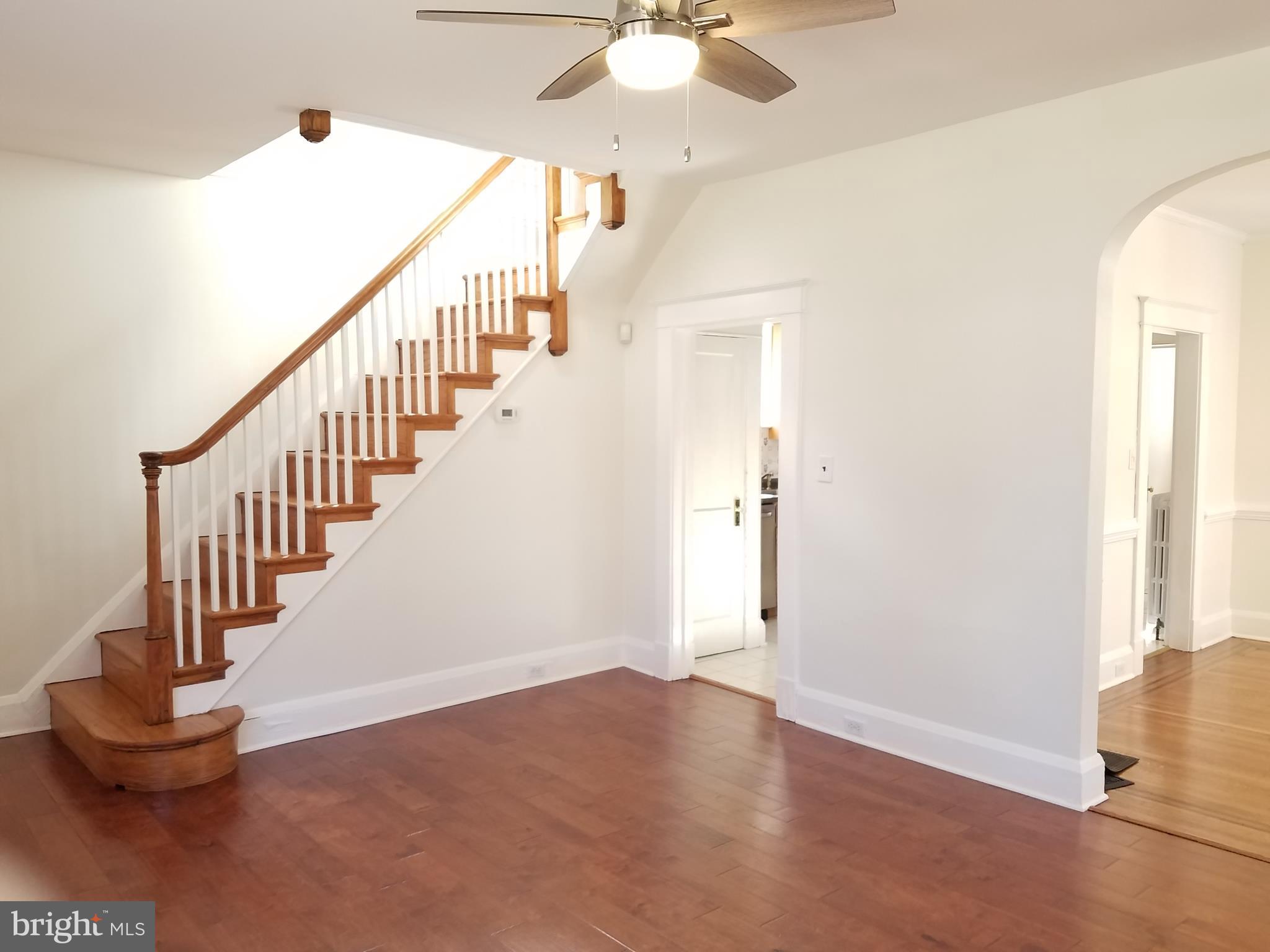 416 Westgate Road Baltimore, MD 21229 - Photo 3 of 44 Living Room