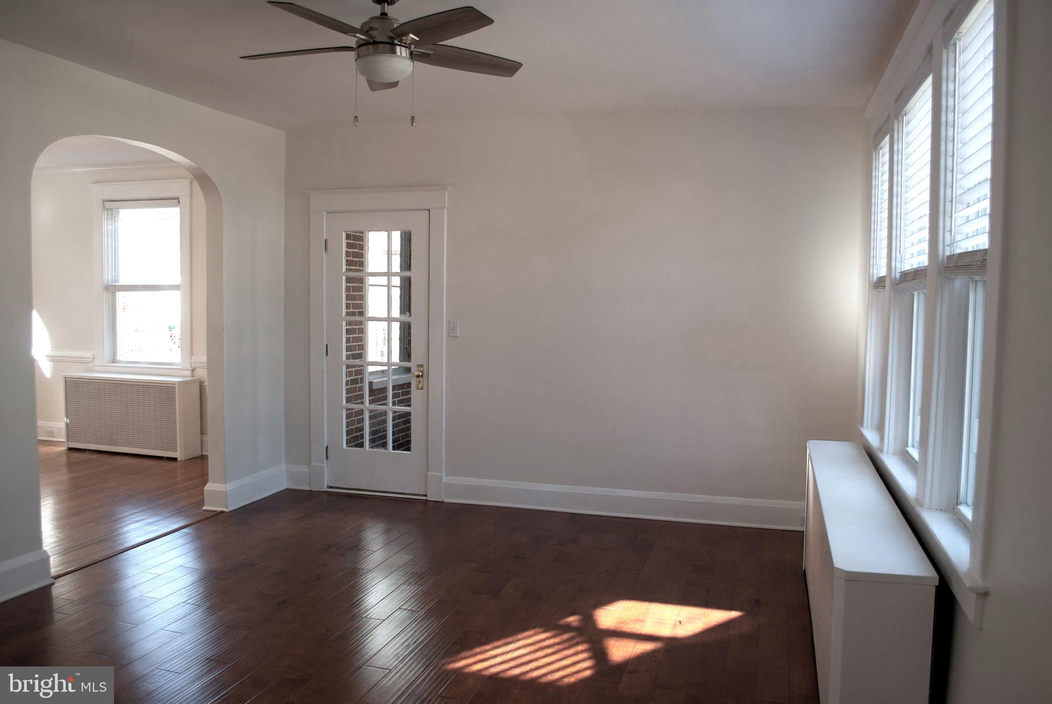 416 Westgate Road Baltimore, MD 21229 - Photo 4 of 44 Sunlit Living Room