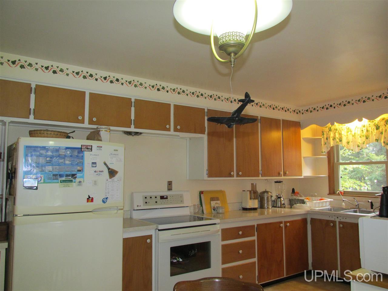 5331 18th Road Escanaba, MI 49829 - Photo 2 of 28