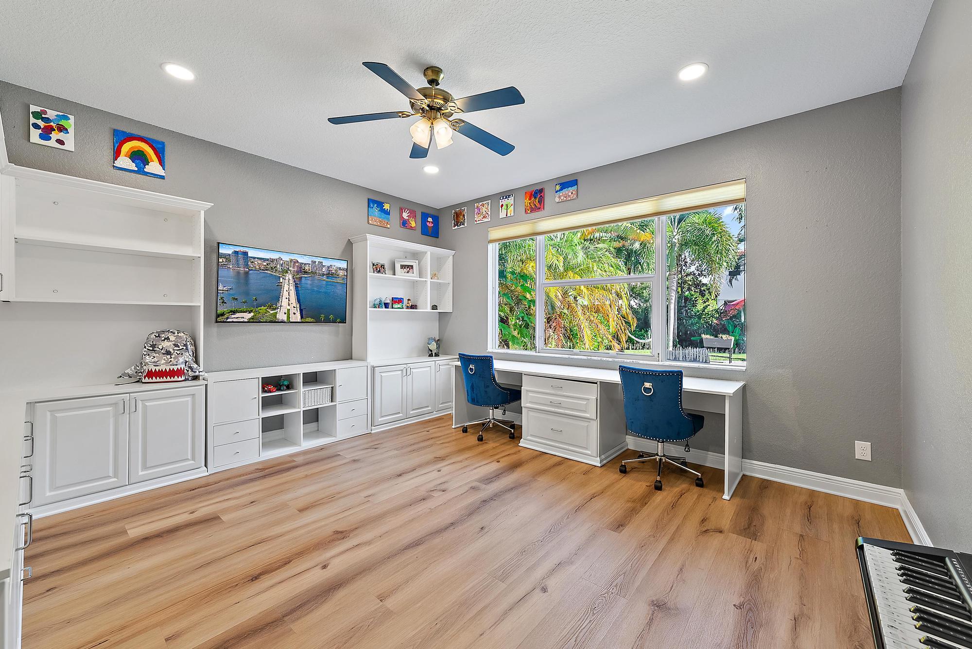 111 Manor Circle Jupiter, FL 33458 - Photo 12 of 33 111 Manor Cir-14