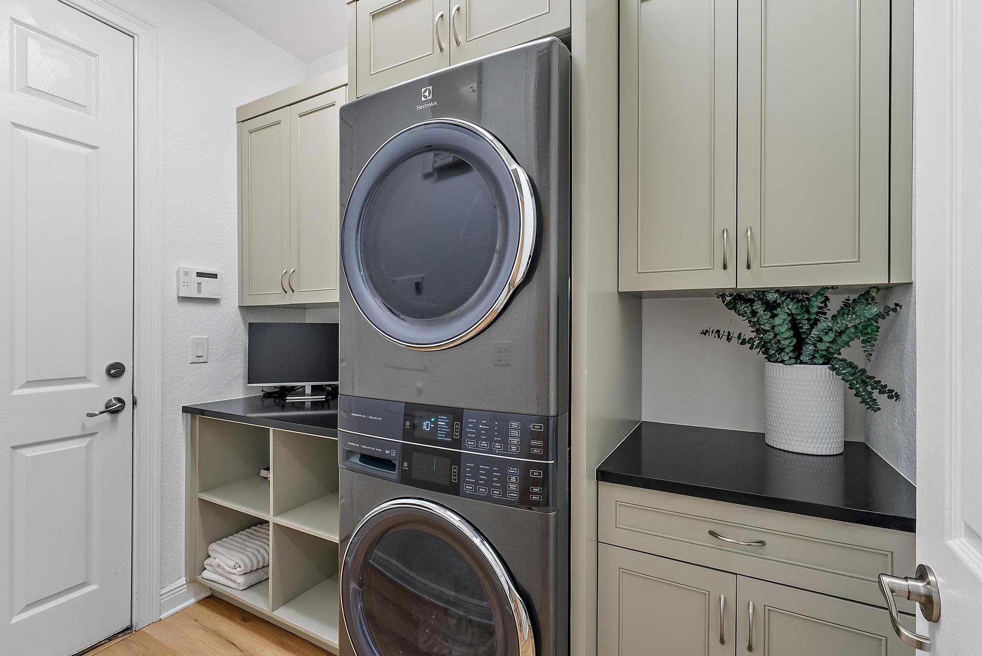 111 Manor Circle Jupiter, FL 33458 - Photo 14 of 33 111 Manor Cir-32