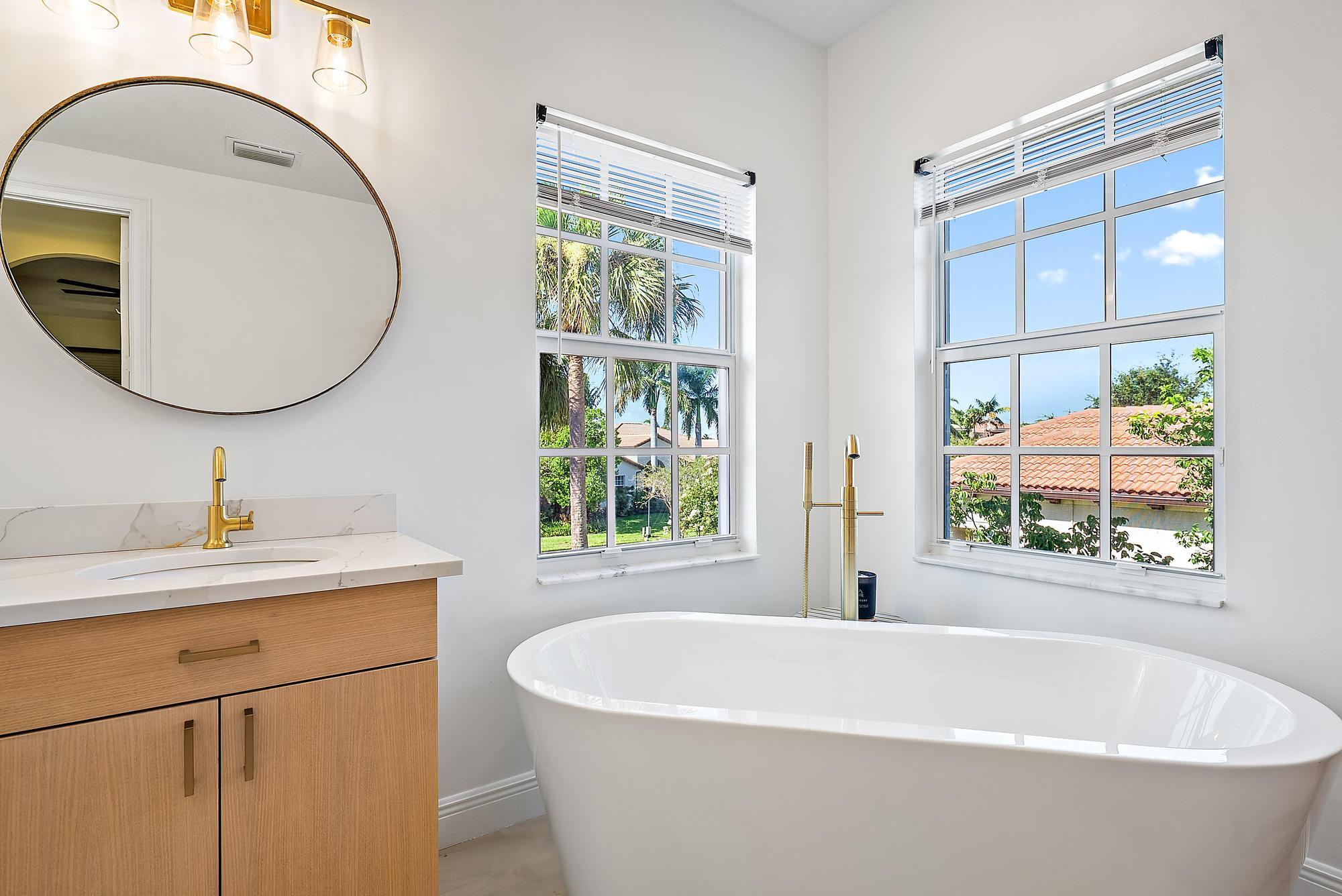 111 Manor Circle Jupiter, FL 33458 - Photo 18 of 33 111 Manor Cir-24