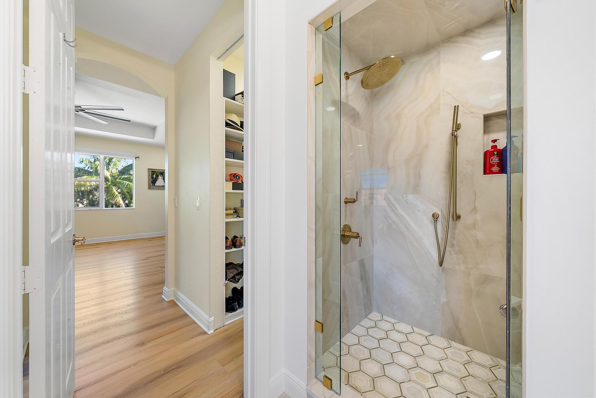 111 Manor Circle Jupiter, FL 33458 - Photo 19 of 33 111 Manor Cir-30