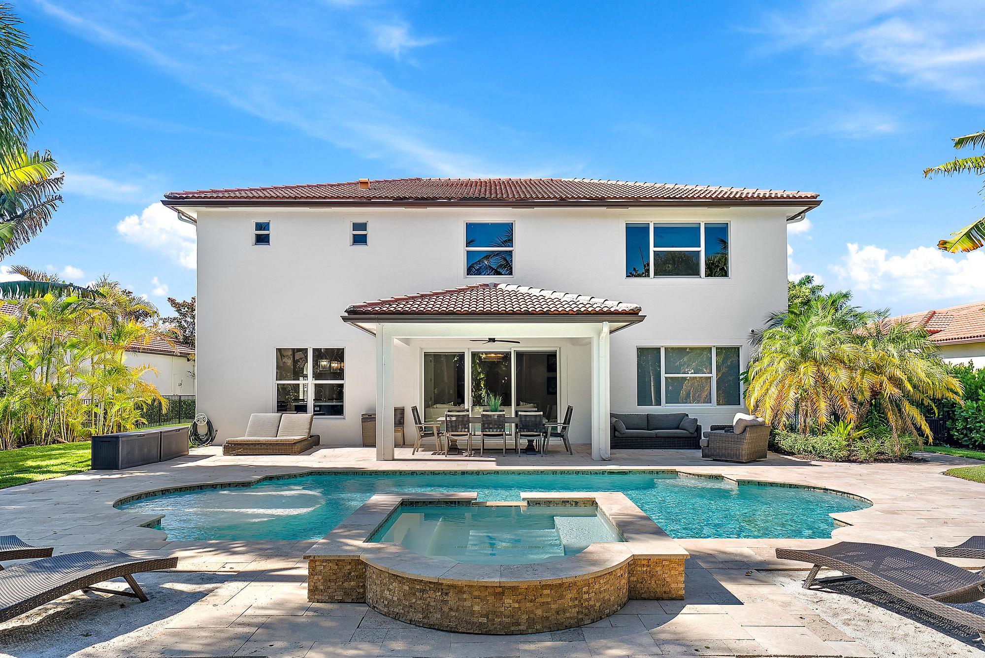 111 Manor Circle Jupiter, FL 33458 - Photo 2 of 33 111 Manor Cir-37