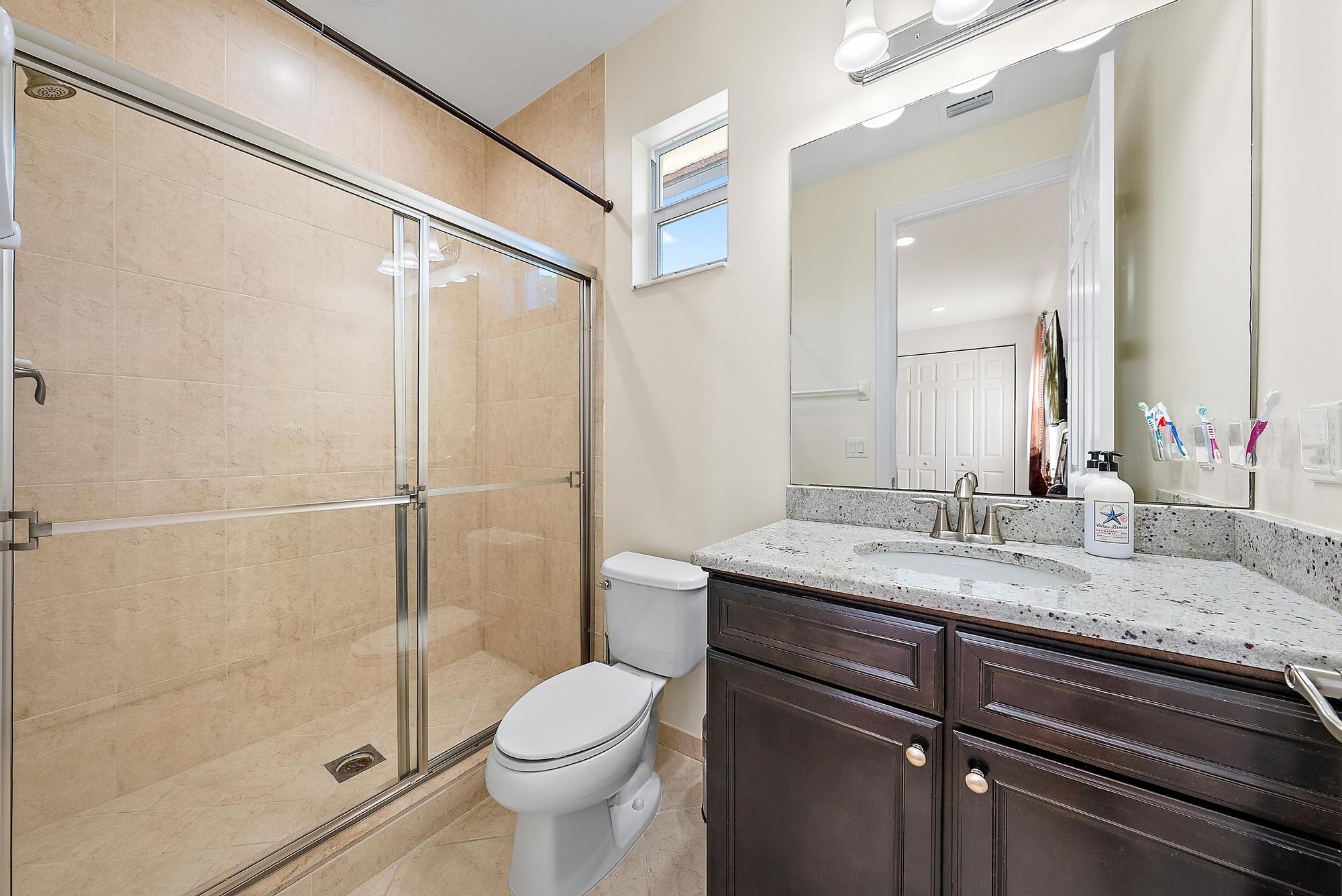 111 Manor Circle Jupiter, FL 33458 - Photo 21 of 33 111 Manor Cir-19