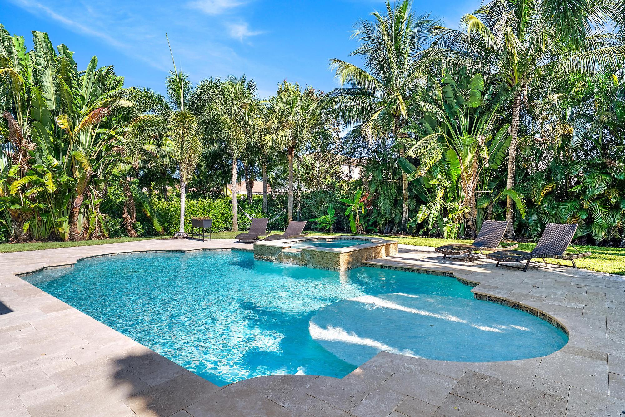 111 Manor Circle Jupiter, FL 33458 - Photo 25 of 33 111 Manor Cir-35