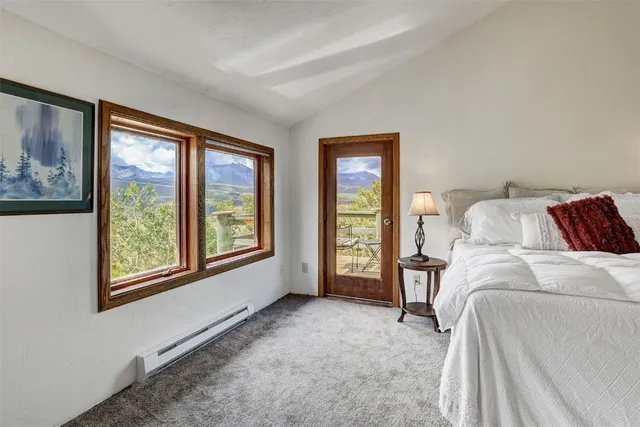 a view of backyard of the house