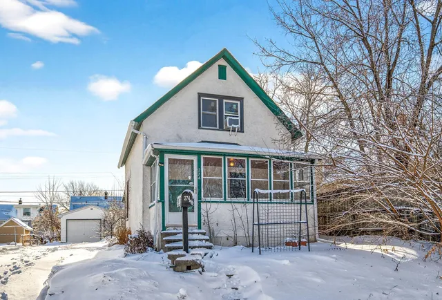 $200,000 | 274 Wyoming Street East, St. Paul, MN 55118