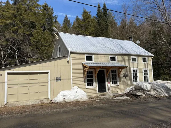 $319,000 | 1829 West Jamaica Road, Jamaica, VT 05343