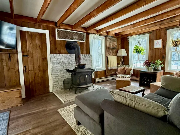 $319,000 | 1829 West Jamaica Road, Jamaica, VT 05343