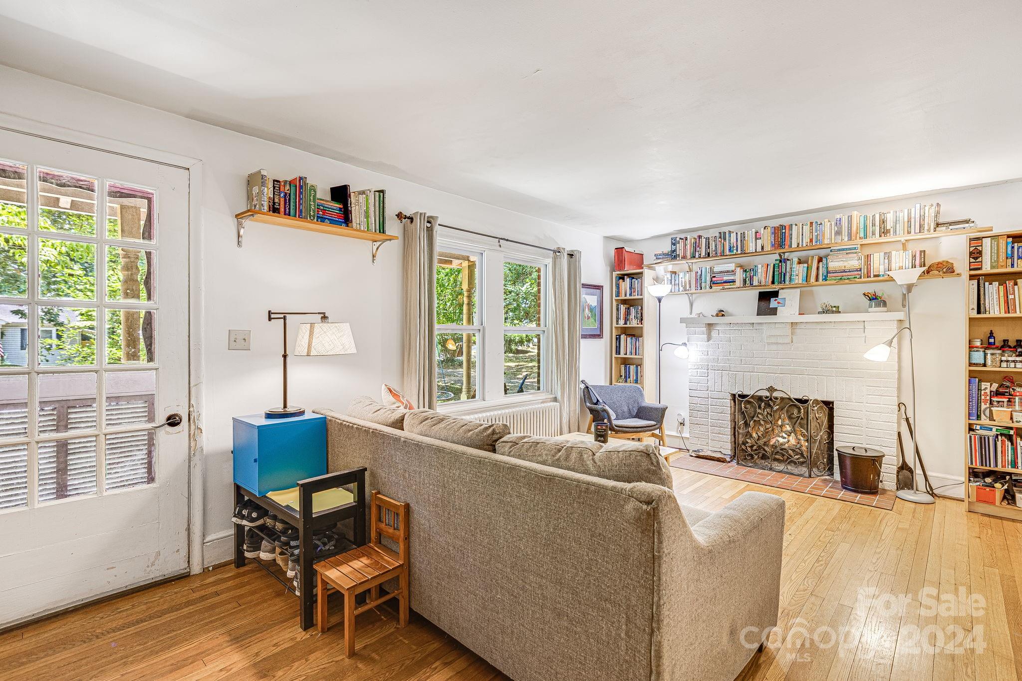 111 Kingsgate Road Asheville, NC 28805 - Photo 5 of 41 Gallery Image 5