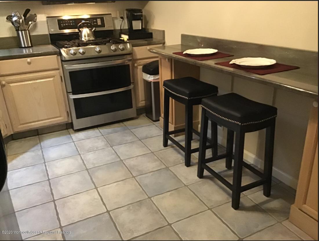 53 Riva Boulevard, Unit 927 Brick, NJ 08723 - Photo 11 of 22 Bruce kitchen4