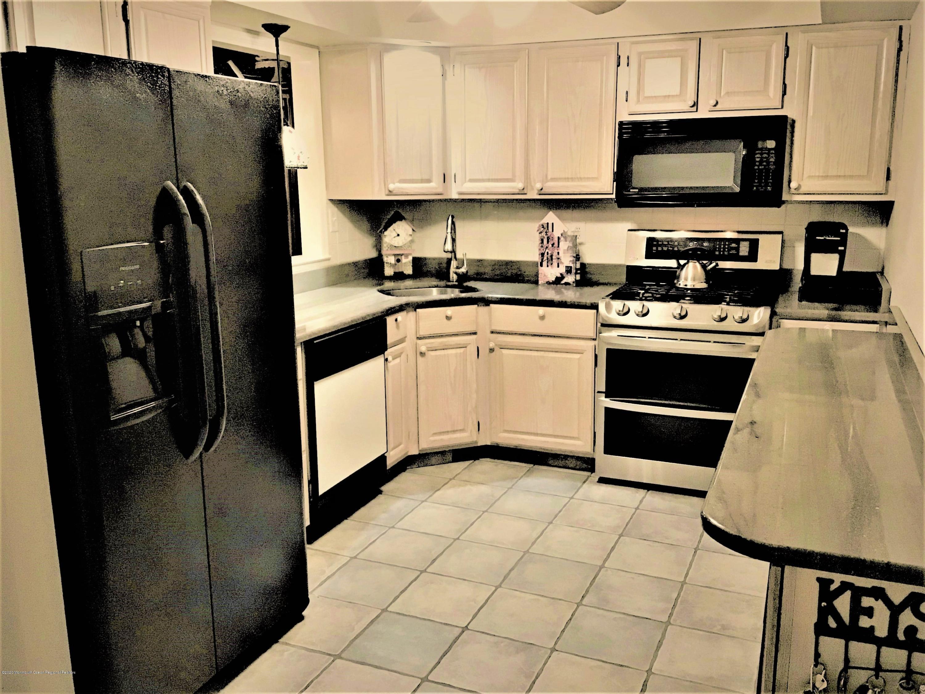 53 Riva Boulevard, Unit 927 Brick, NJ 08723 - Photo 10 of 22 Bruce kitchen1 (2)