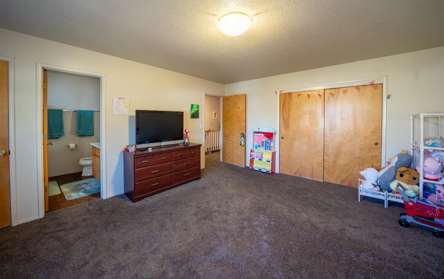 494 Surrey Court Murphys, CA 95247 - Photo 72 of 76 a room with furniture and a flat screen tv