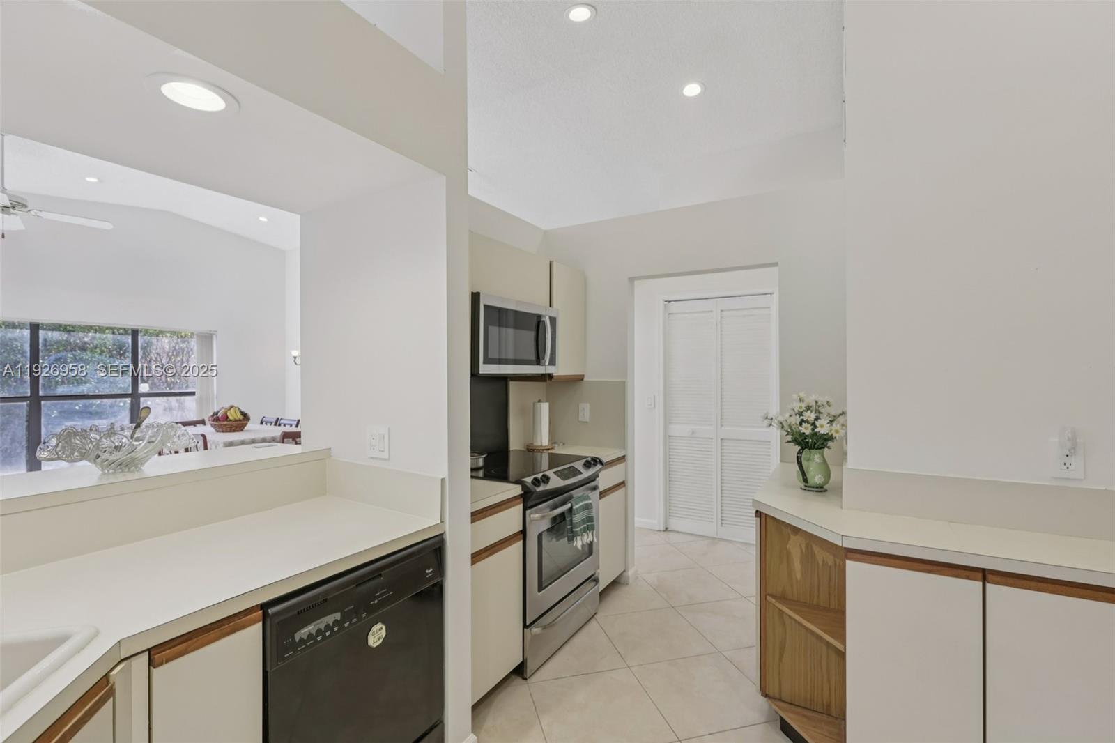 22792 Marbella Circle Boca Raton, FL 33433 - Photo 22 of 54