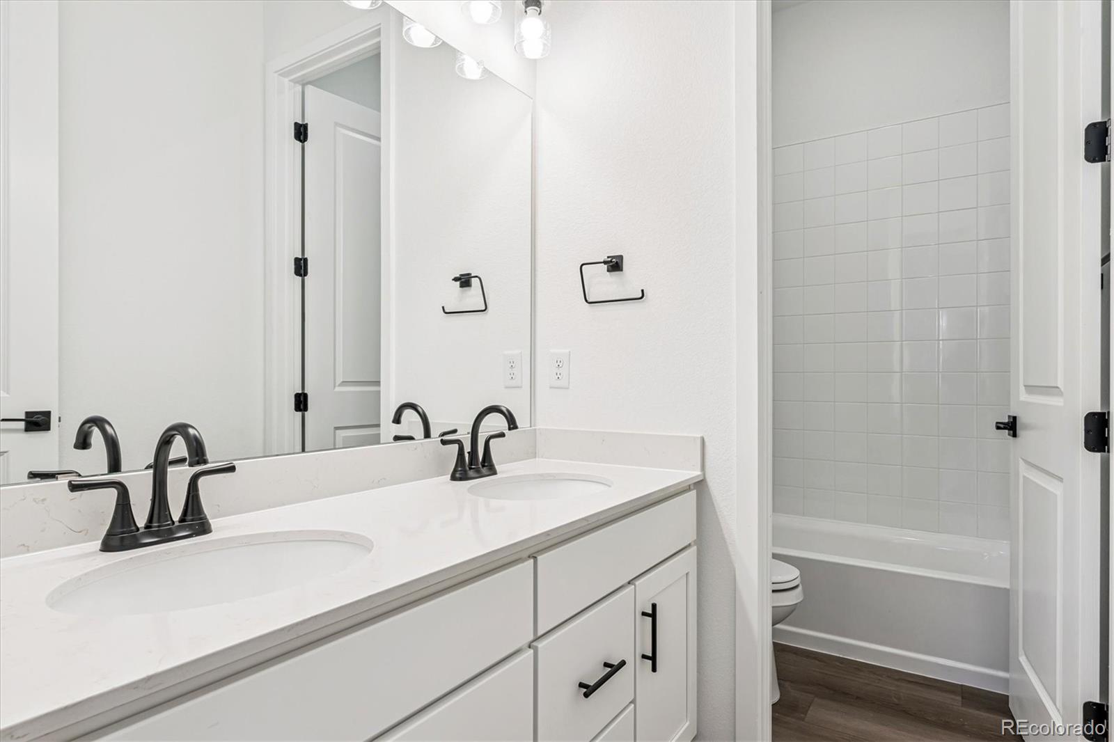 2590 West Bitterroot Place Highlands Ranch, CO 80129 - Photo 3 of 21