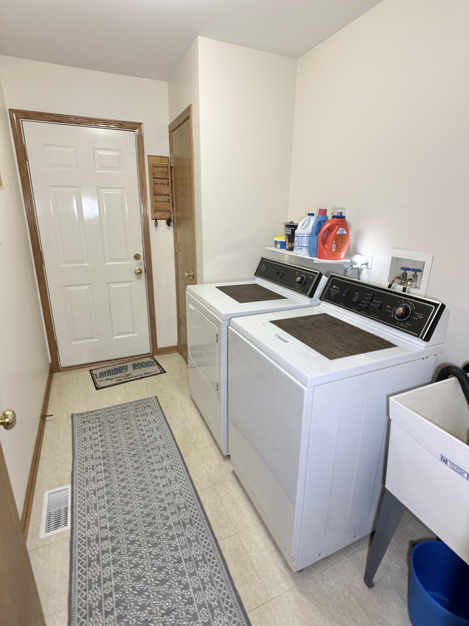9748 Erie Street Highland, IN 46322 - Photo 11 of 14 a utility room with dryer and washer