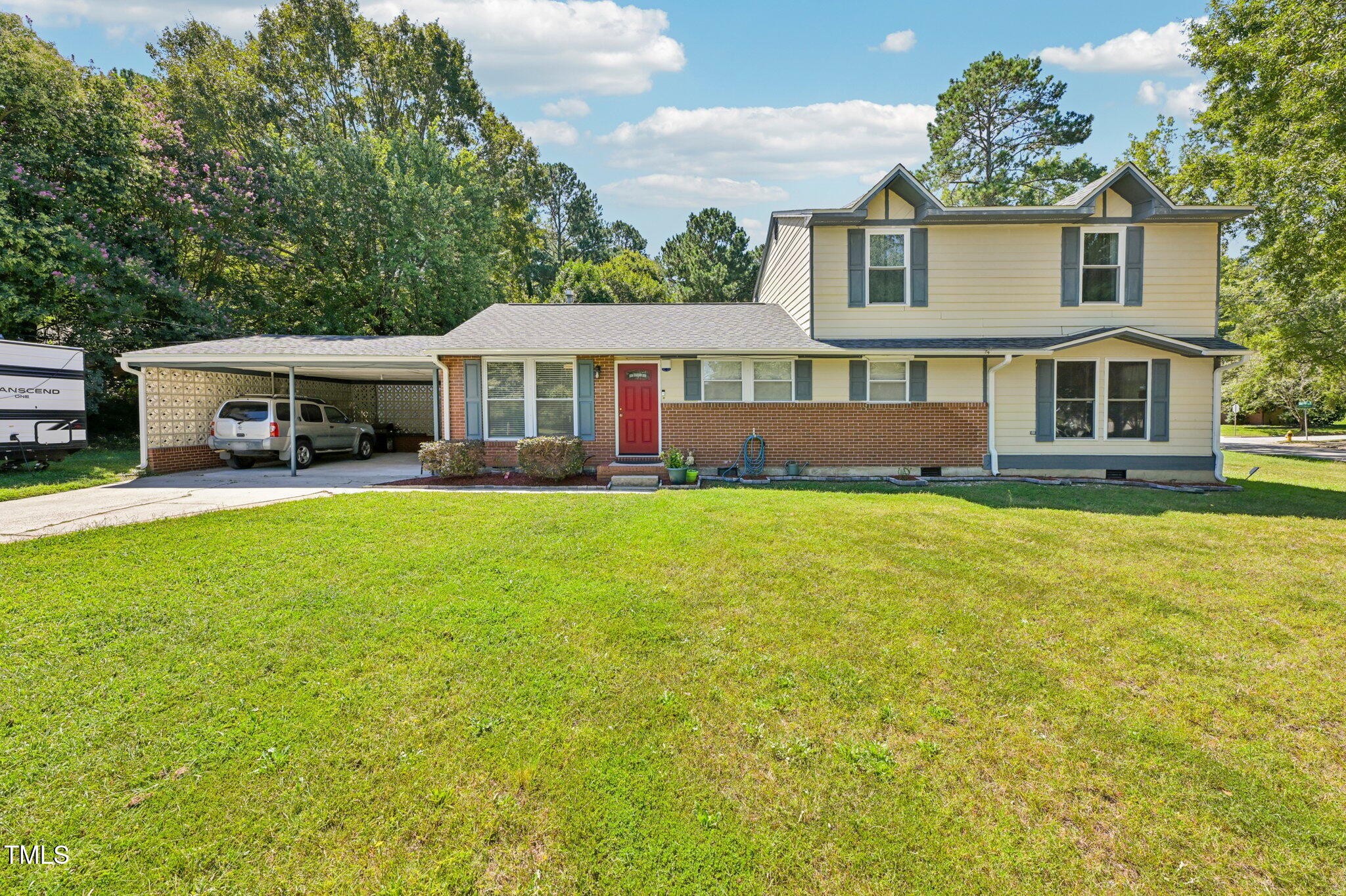 a view of a house with a big yard