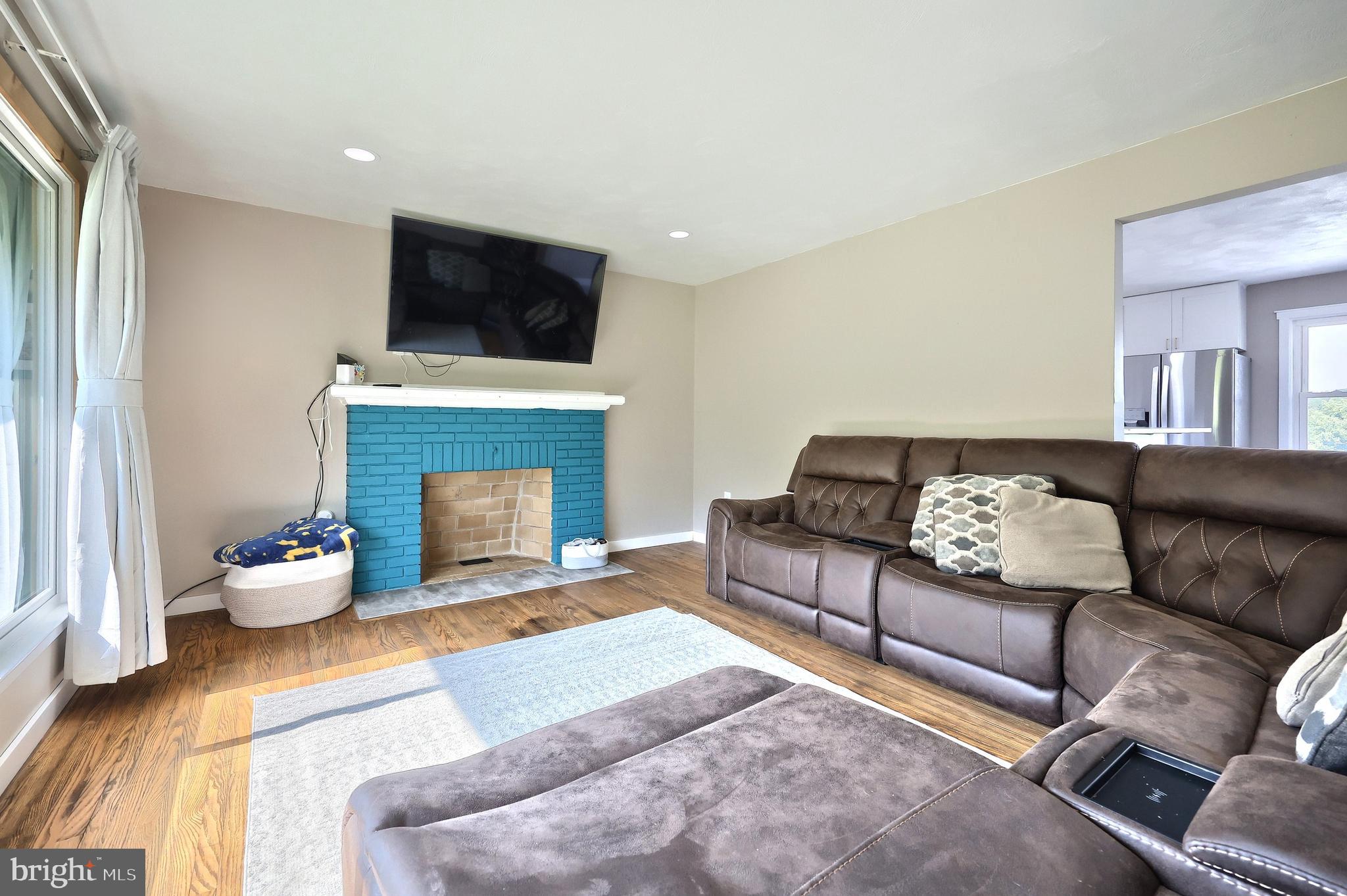 1405 Bonbar Road York, PA 17403 - Photo 4 of 41 Gallery Image 4