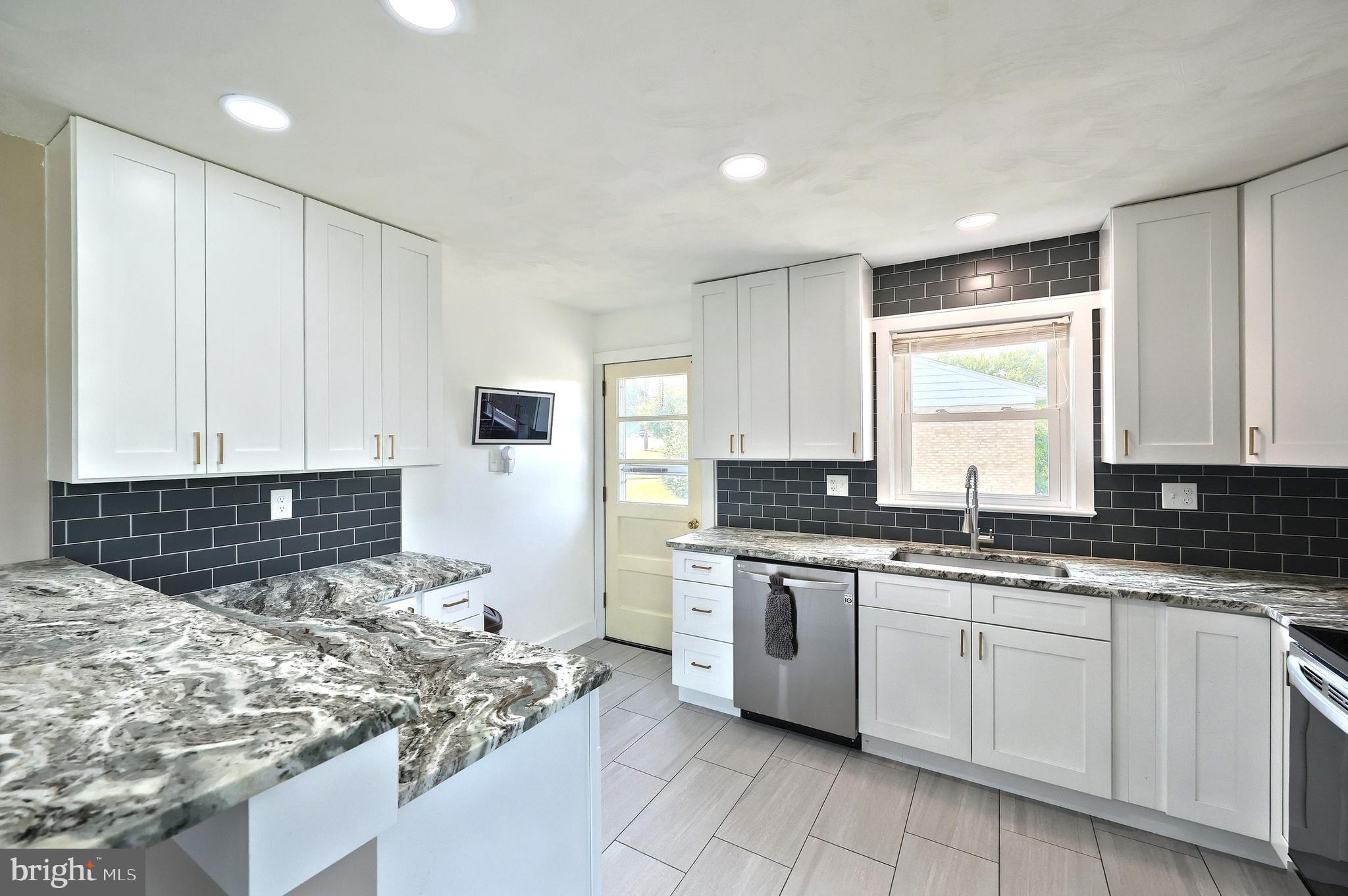1405 Bonbar Road York, PA 17403 - Photo 8 of 41 Gallery Image 8