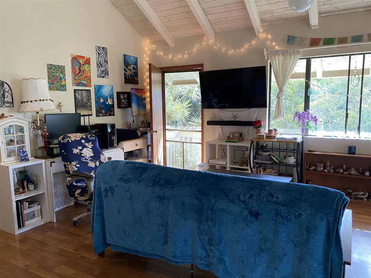 51 Kulalani Circle Kula, HI 96790 - Photo 24 of 30 a living room with furniture and a flat screen tv