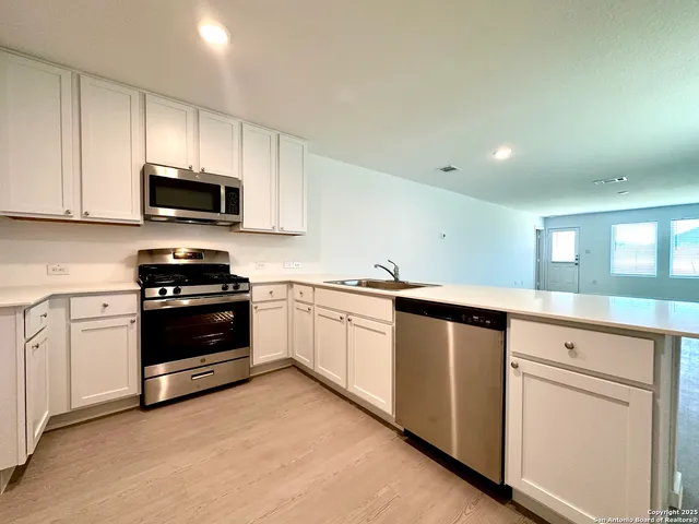 $1,600 | 523 Paul Canyon, San Antonio, TX 78253