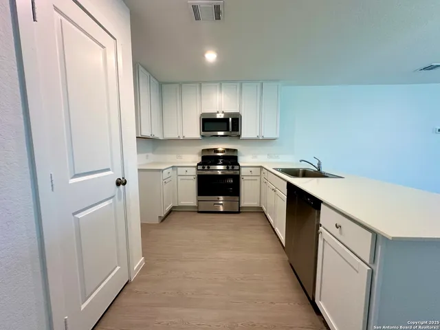 $1,600 | 523 Paul Canyon, San Antonio, TX 78253