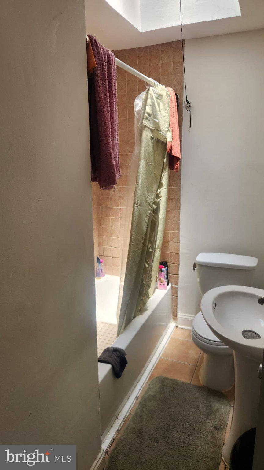 4432 Manorview Road Baltimore, MD 21229 - Photo 5 of 24 Cozy bathroom with natural light.