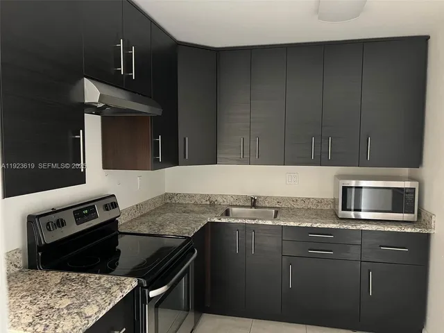 $2,000 | 7727 Southwest 86th Street, Unit A1207, Miami, FL 33143