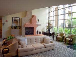 1701 East Colter Street, Unit 465 Phoenix, AZ 85016 - Photo 11 of 12 comunity lobby