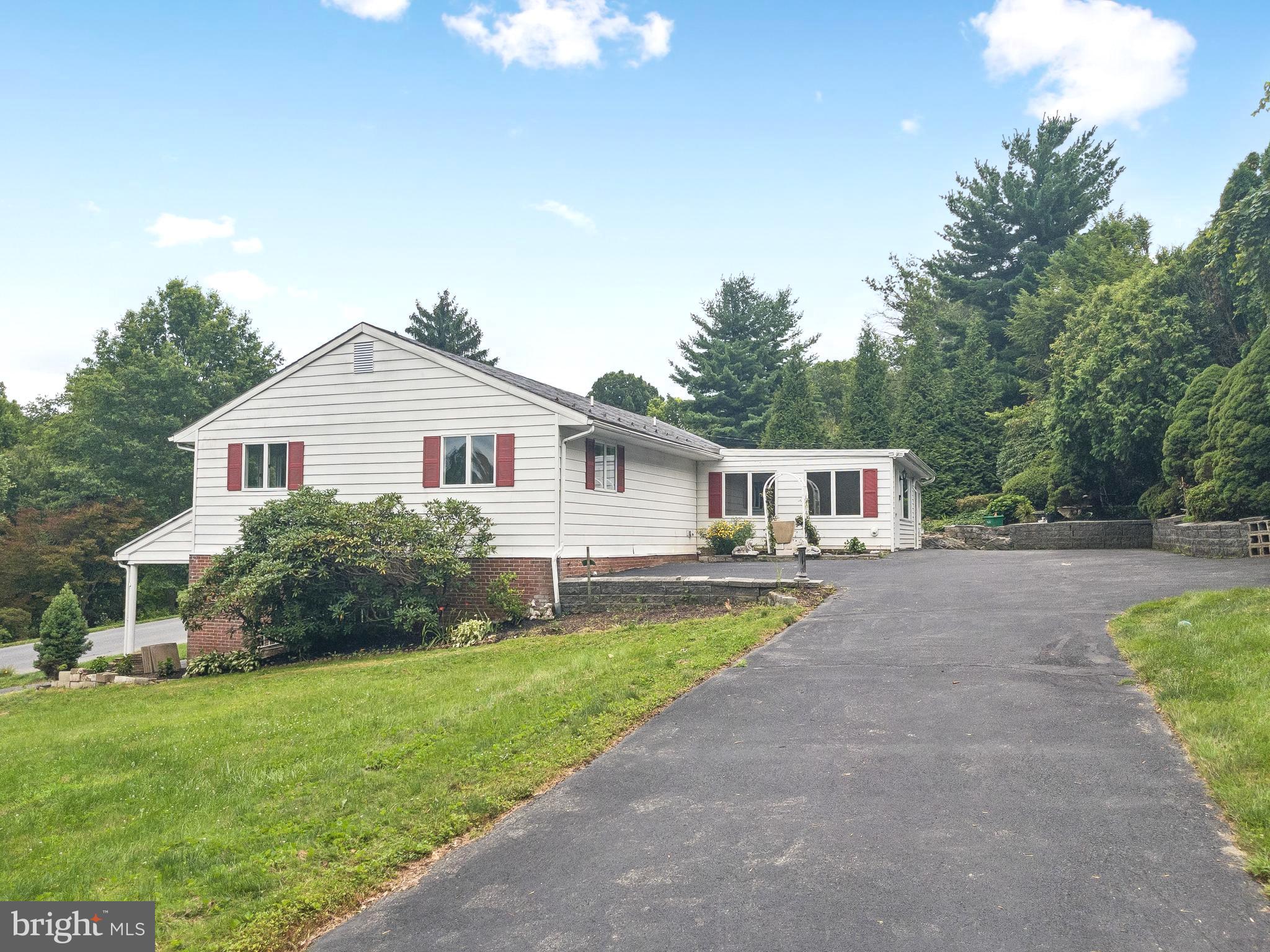 2210 Berkshire Road Lancaster, PA 17603 - Photo 2 of 29 Side driveway