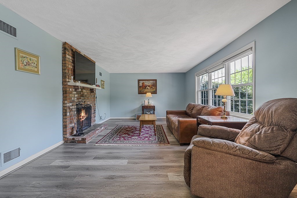 451 Martello Road Franklin, MA 02038 - Photo 5 of 34 Gallery Image 5