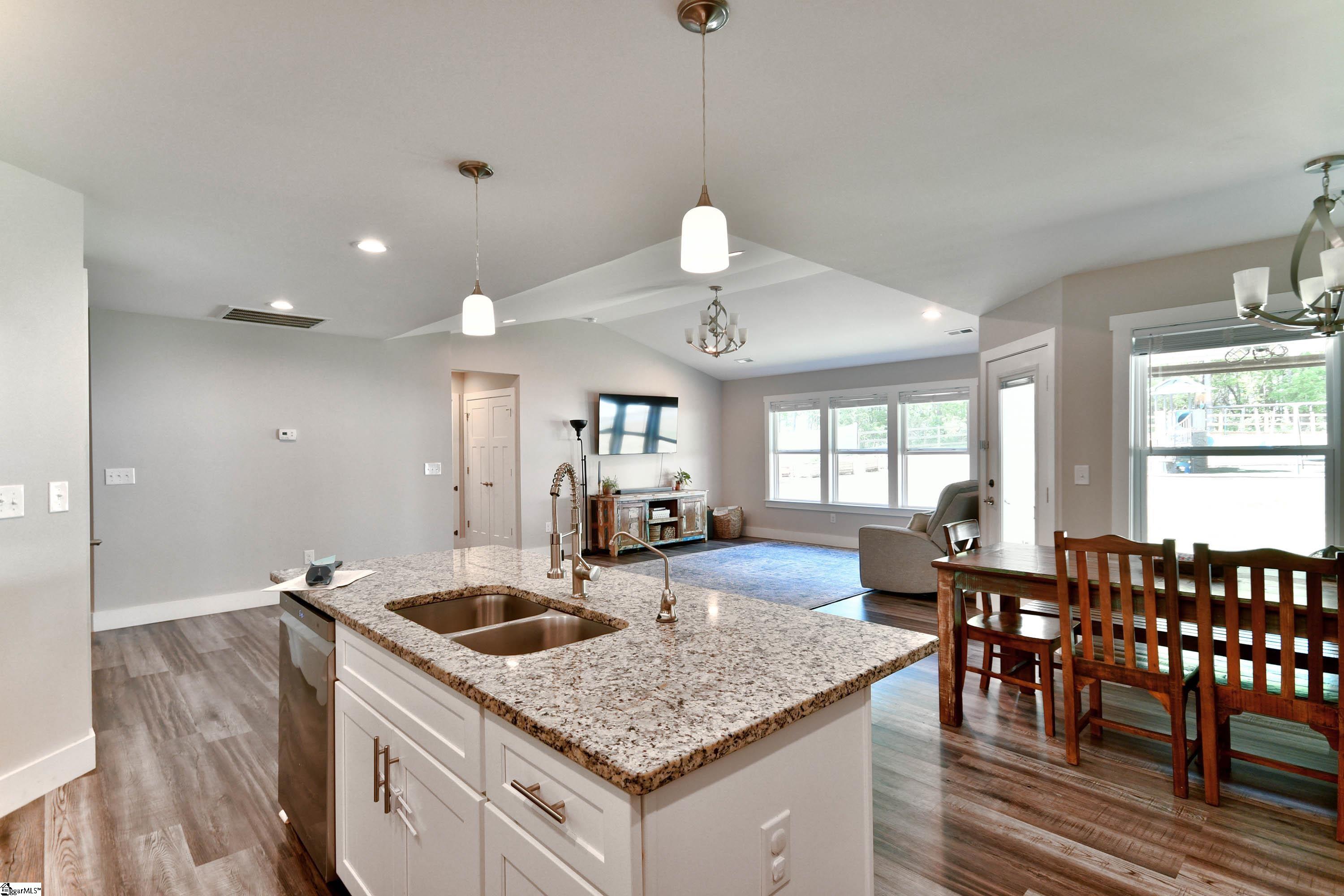197 Falling Creek Road Spartanburg, SC 29301 - Photo 13 of 37