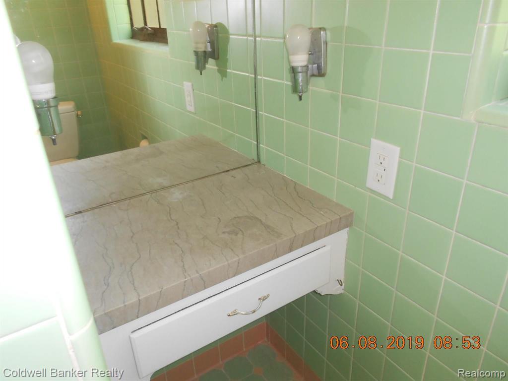 798 Trombley Road Grosse Pointe, MI 48230 - Photo 15 of 37