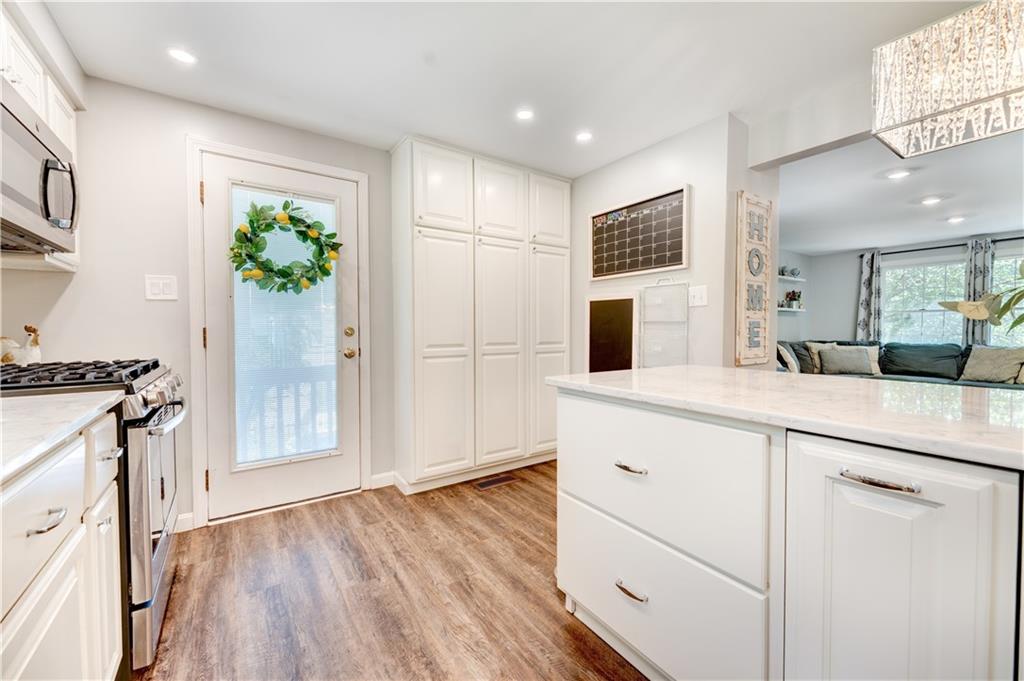 2374 Cramden Road Pittsburgh, PA 15241 - Photo 7 of 24