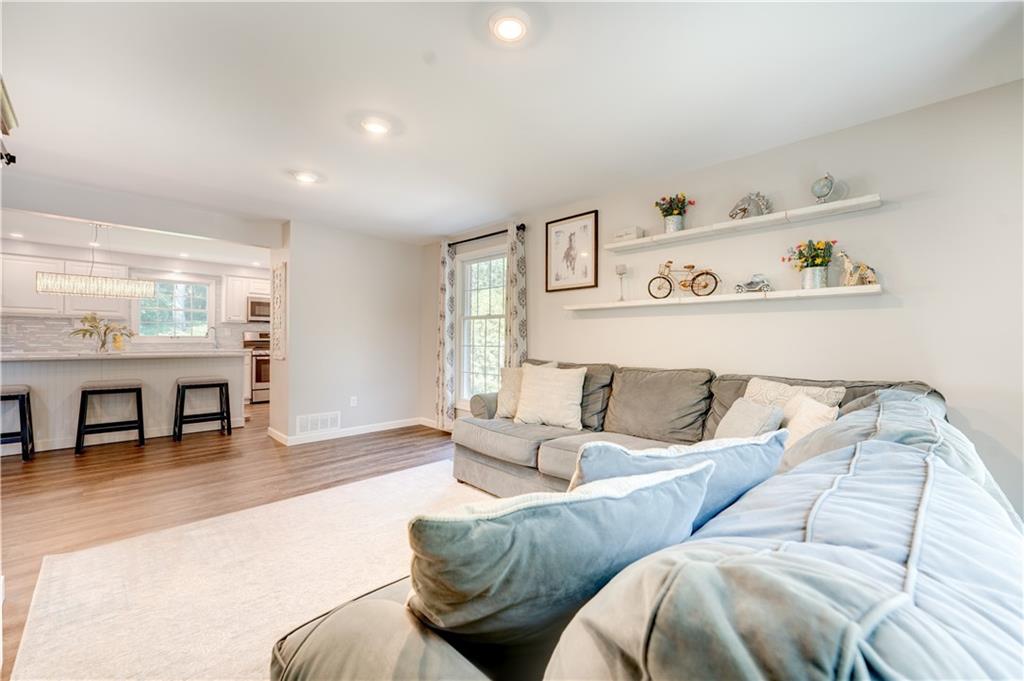 2374 Cramden Road Pittsburgh, PA 15241 - Photo 9 of 24