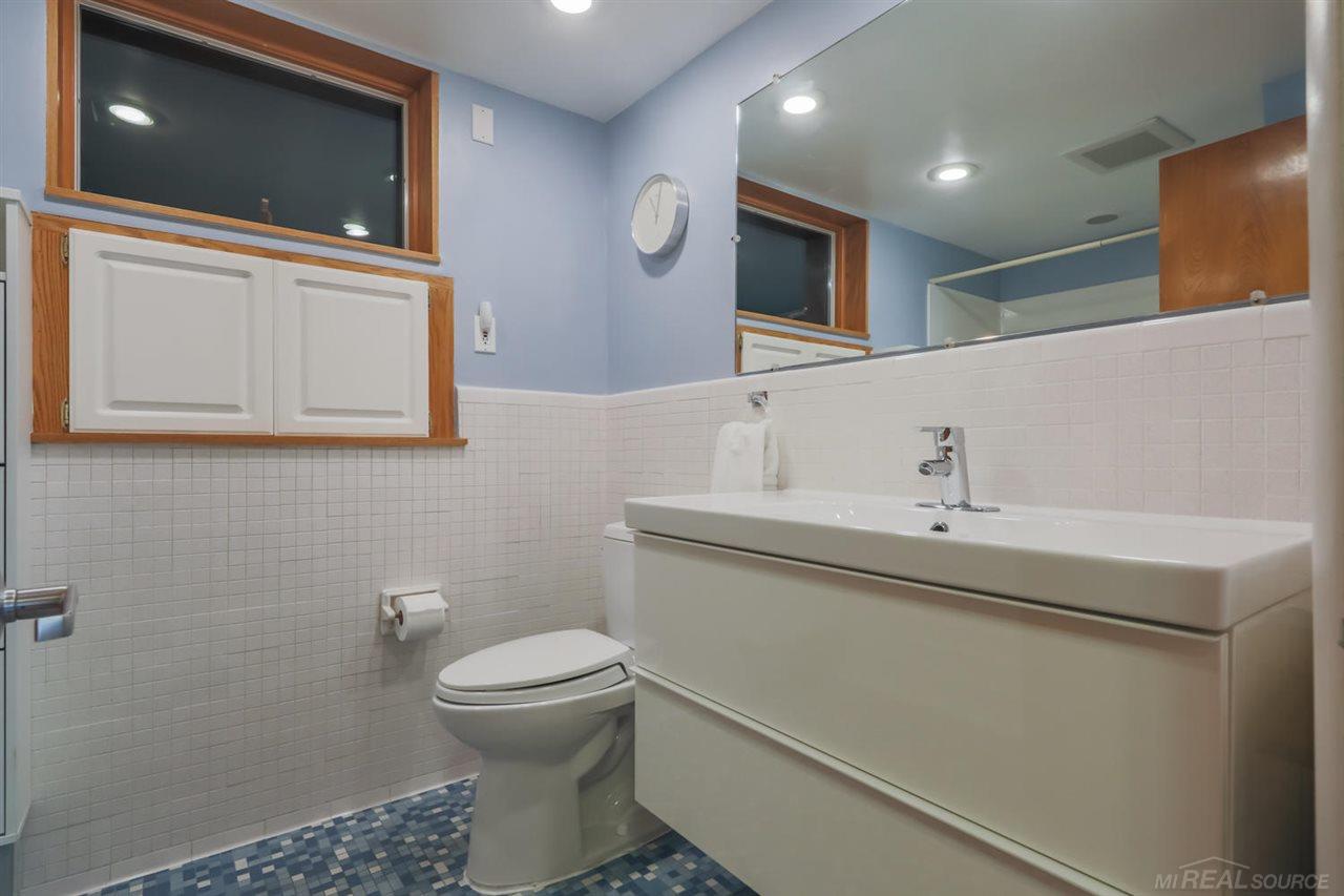 1600 Prestwick Road Grosse Pointe, MI 48236 - Photo 13 of 21 31397768-12.JPG
