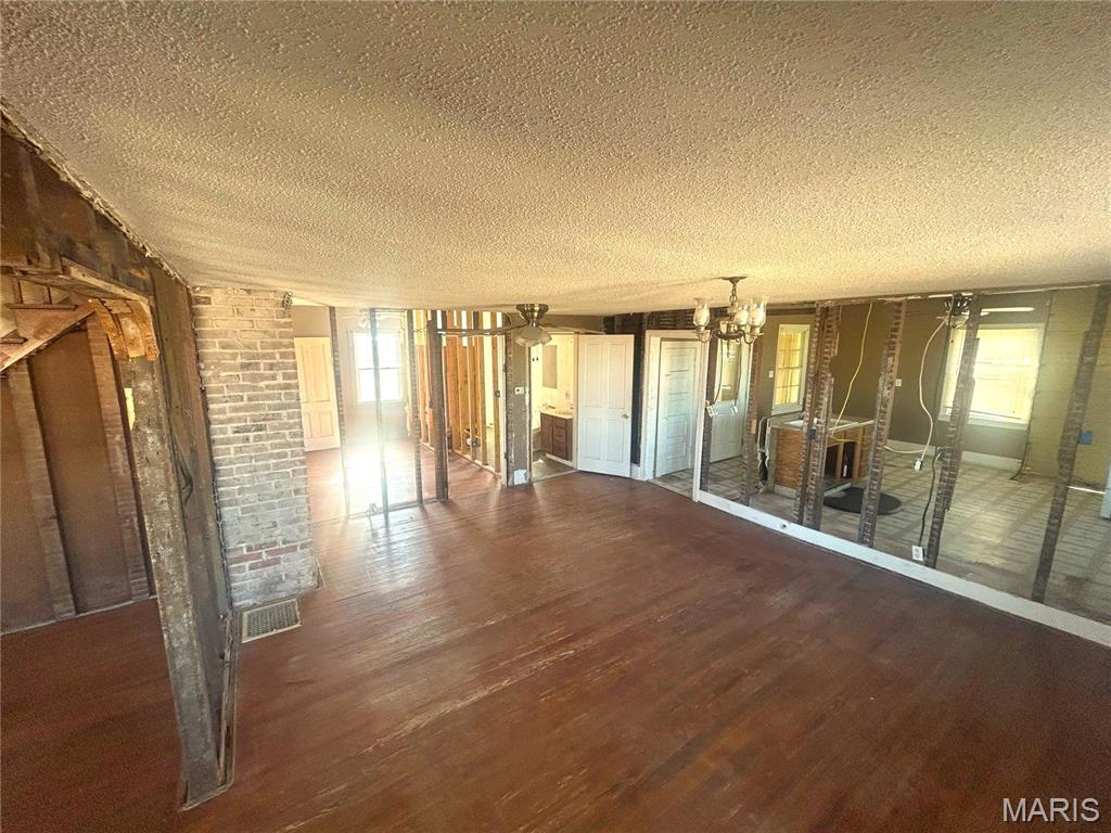 98 Northwest 200 Avenue Carrollton, IL 62016 - Photo 8 of 22