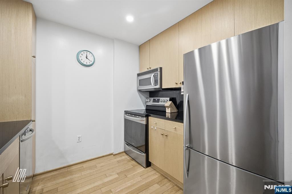 1312 City Place Edgewater, NJ 07020 - Photo 6 of 14