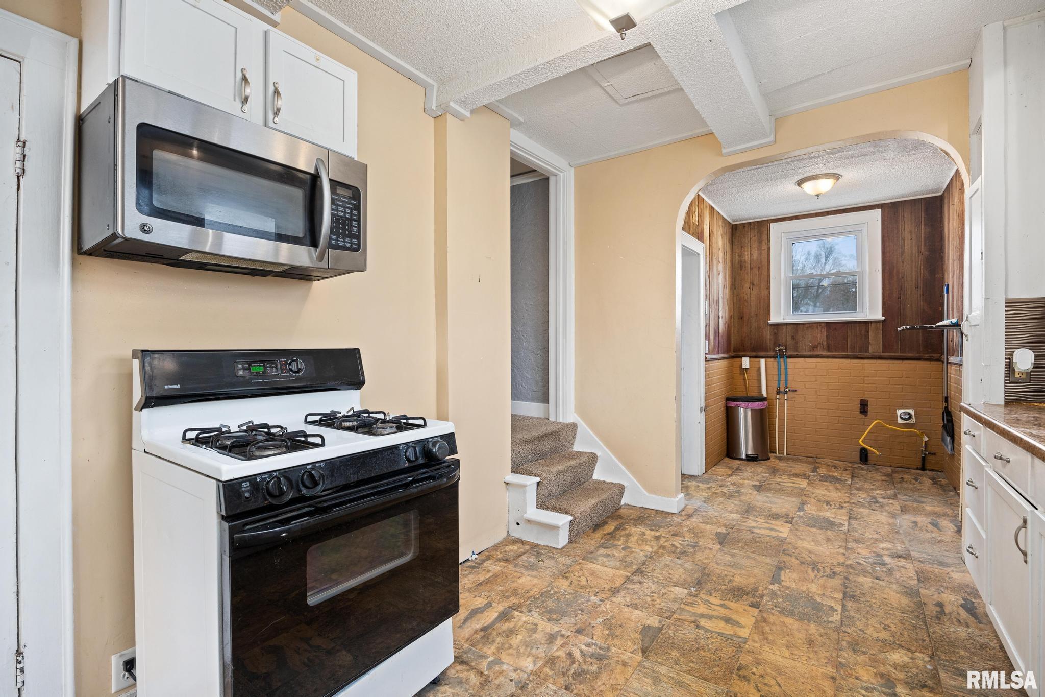 428 Roberts Street Creve Coeur, IL 61610 - Photo 13 of 28