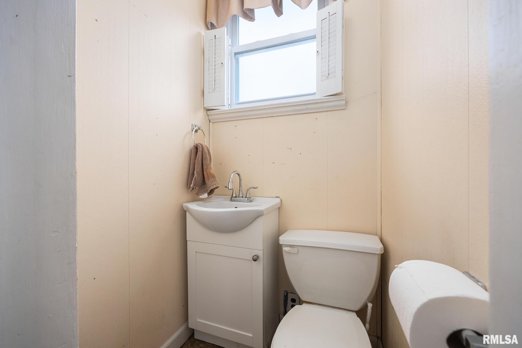 428 Roberts Street Creve Coeur, IL 61610 - Photo 16 of 28