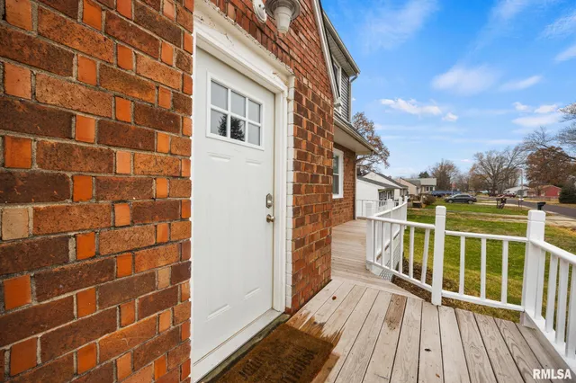 $174,000 | 428 Roberts Street, Creve Coeur, IL 61610