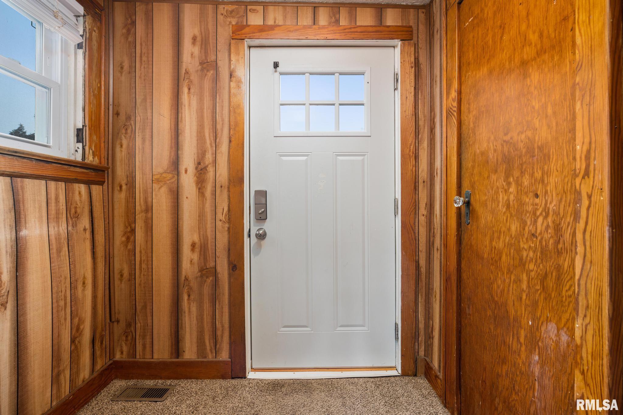 428 Roberts Street Creve Coeur, IL 61610 - Photo 4 of 28