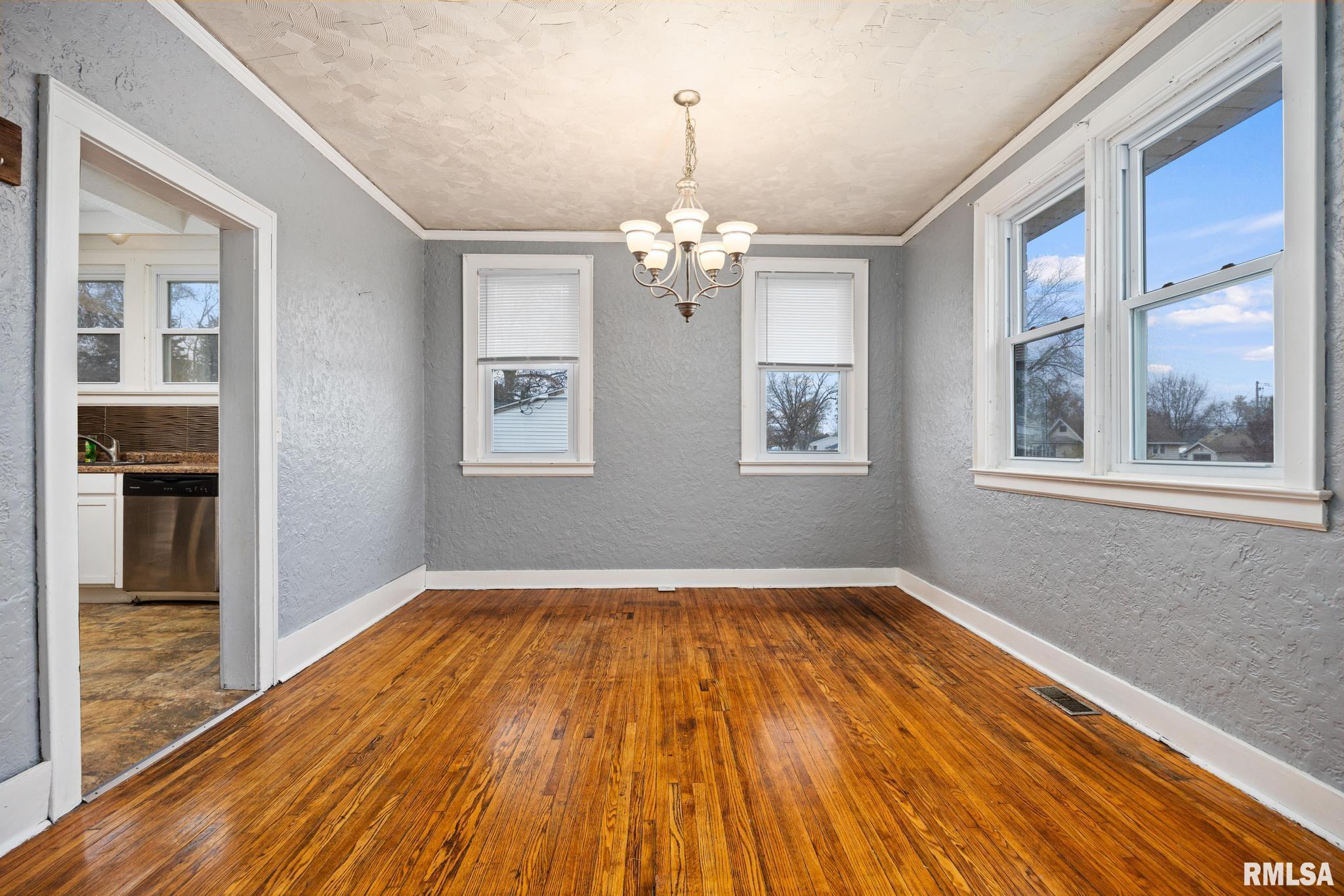 428 Roberts Street Creve Coeur, IL 61610 - Photo 10 of 28