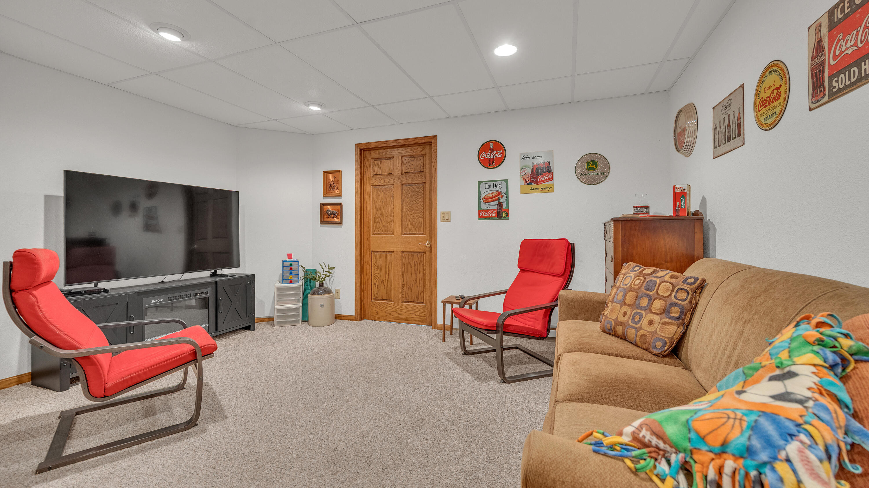 5118 Moenning Road Sheboygan, WI 53081 - Photo 22 of 42 Family Room lower