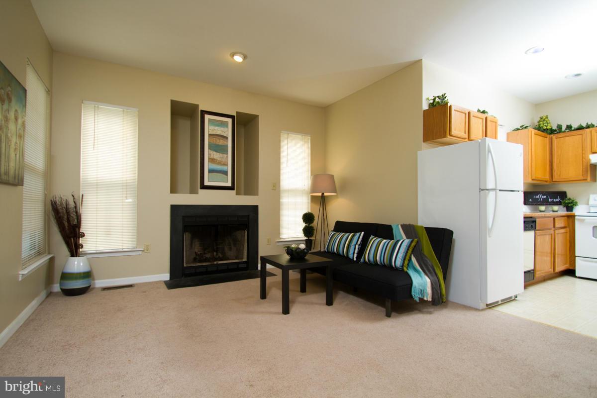 1600 Rockhold Road Edgewater, MD 21037 - Photo 2 of 22 Living Room