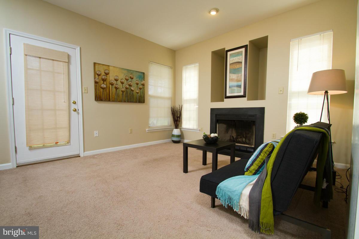 1600 Rockhold Road Edgewater, MD 21037 - Photo 6 of 22 Living Room