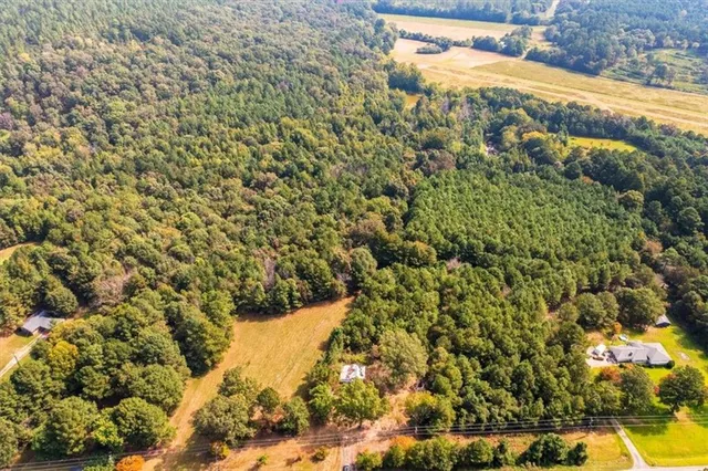 a view of a houses with a yard