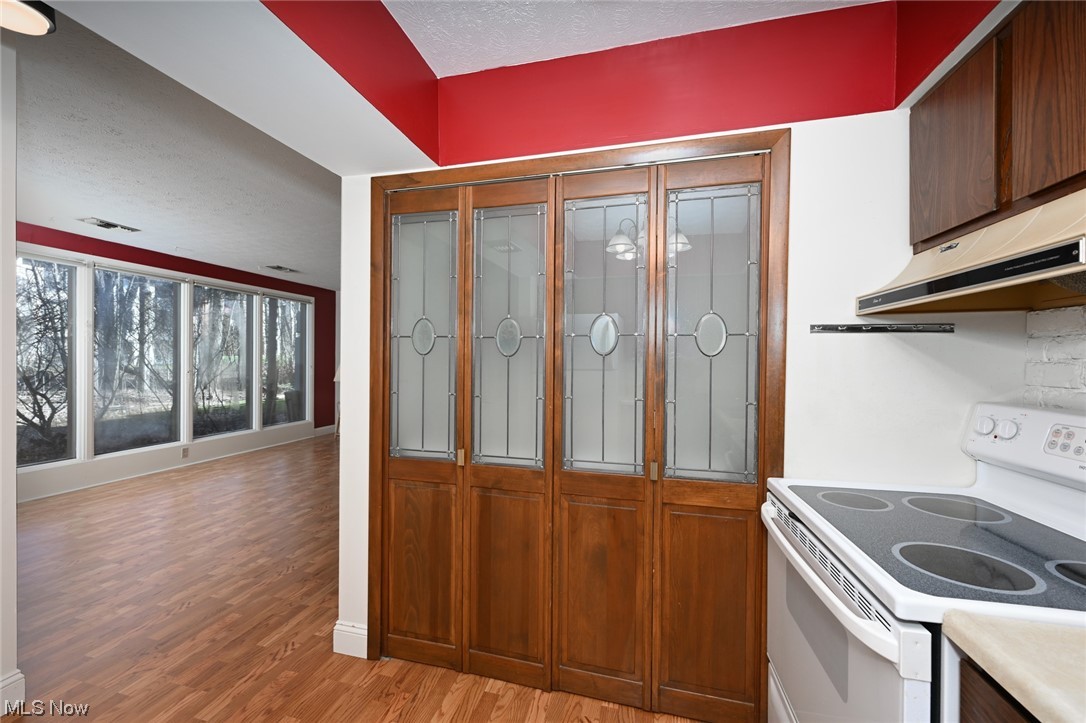 985 Canyon View Road, Unit 103 Northfield, OH 44067 - Photo 5 of 20 Functional kitchen with electric range, dishwasher and washer and dryer.